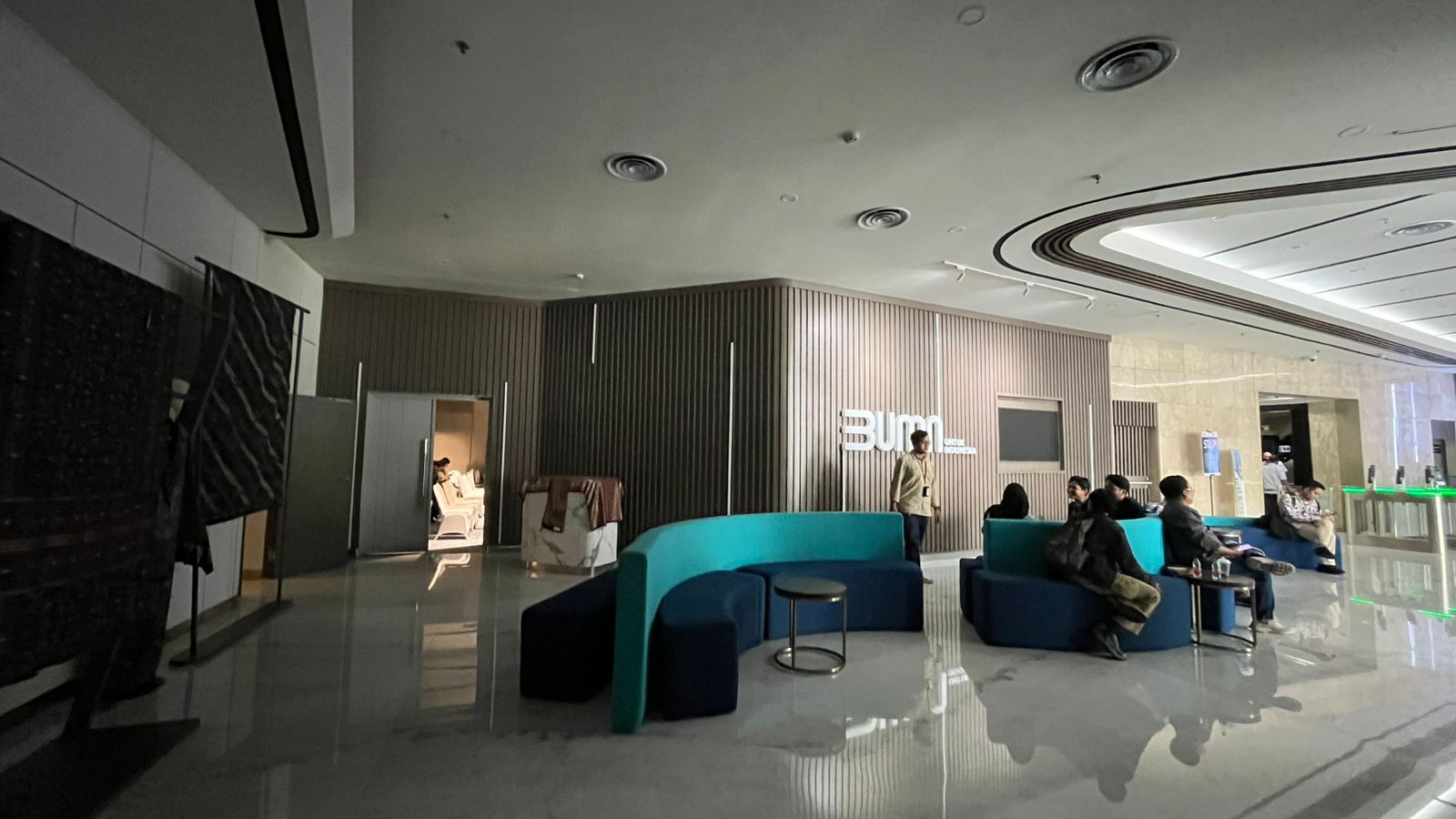 Nah Lho! Lampu di Kantor Kementerian BUMN Mendadak Dimatikan, Bagian dari Efisiensi Anggaran?