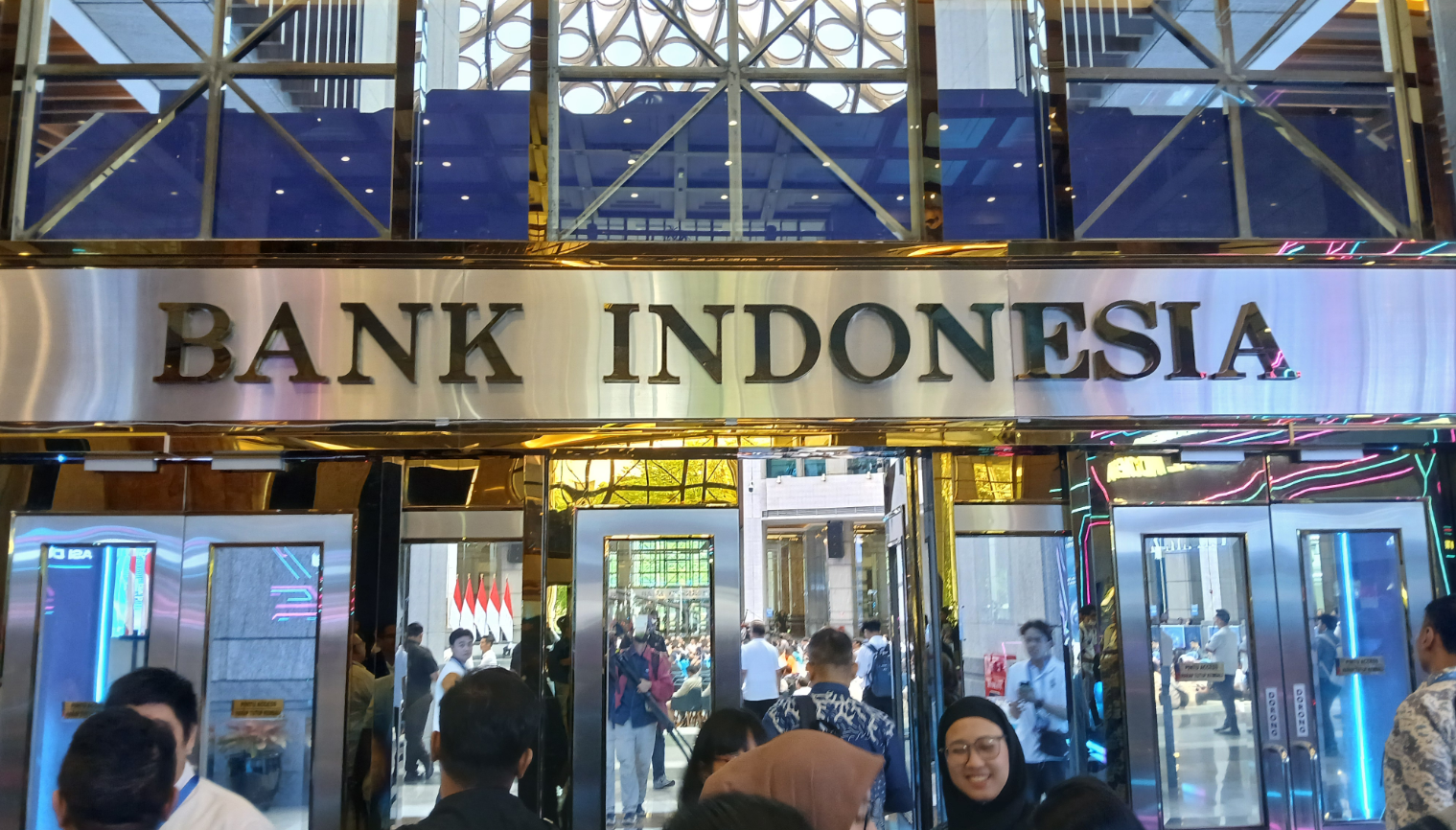 Rupiah Anjlok ke Rp17.902 dari Dolar AS, BI Bongkar Penyebab Utamanya