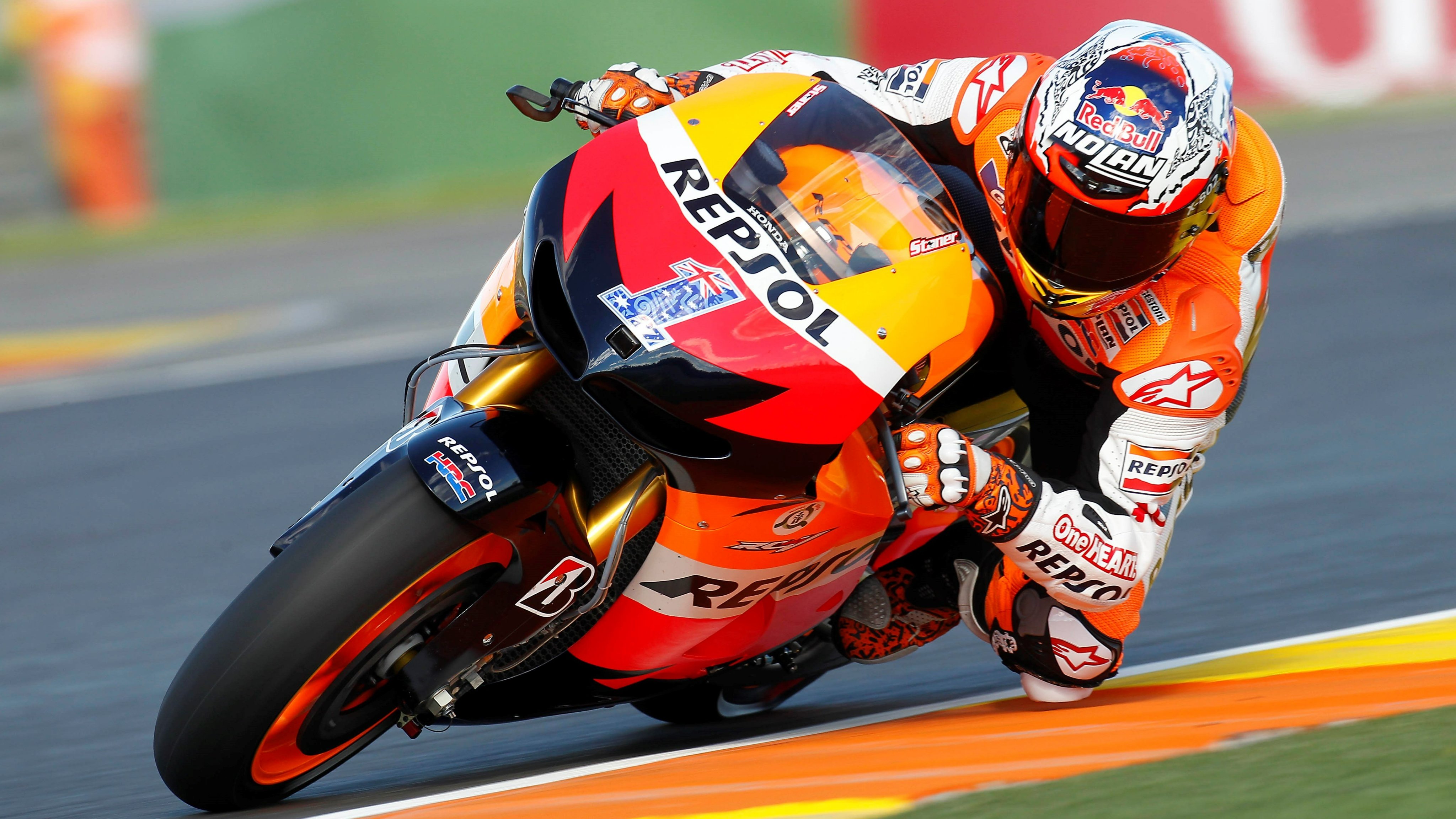 Casey Stoner Salahkan Dorna, Aturan MotoGP Bikin Honda Tidak Kompetitif!