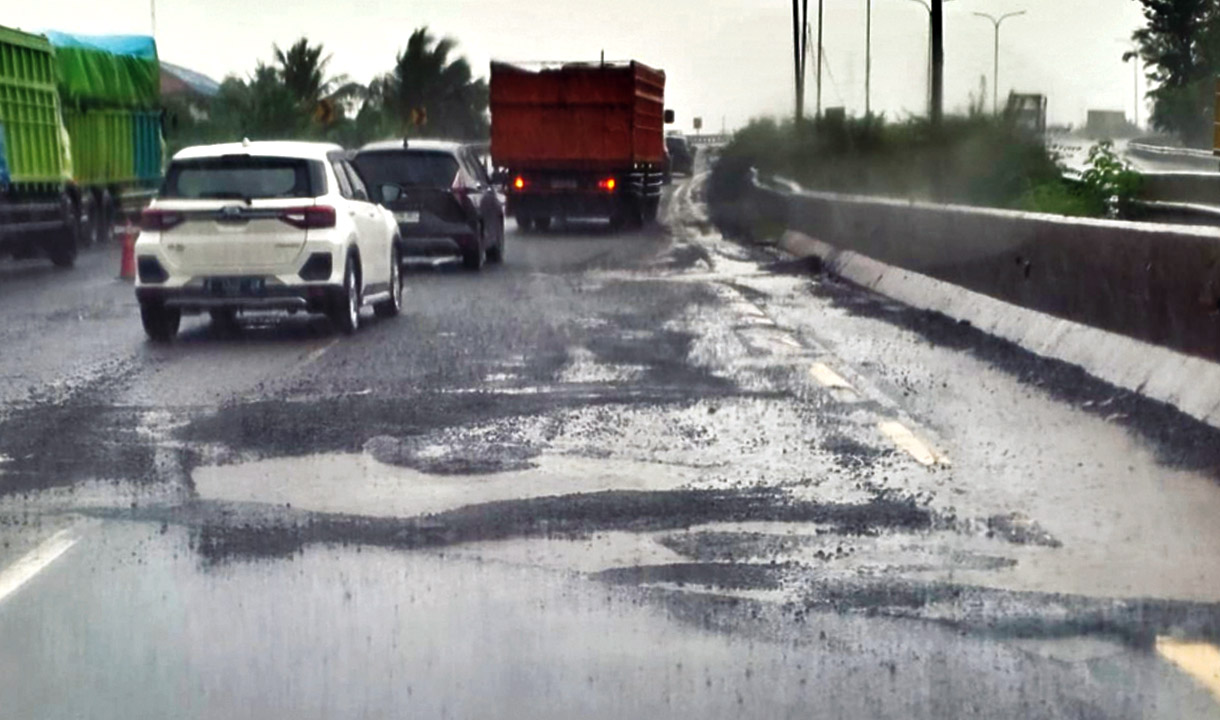 Waspada Jebakan Lobang Sepanjang Tol Tangerang - Merak, Rawan Kecelakaan Hingga Kerusakan Kendaraan