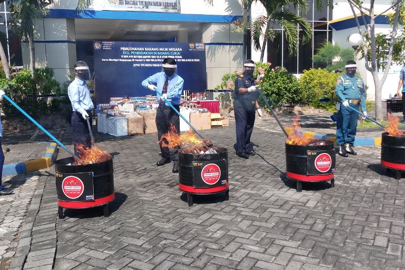 Rokok Ilegal Hasil Penyitaan Bea Cukai Dimusnahkan