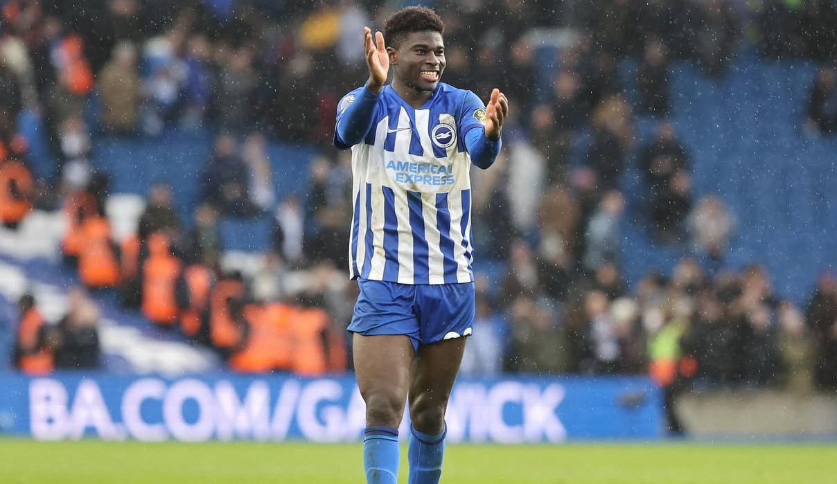 Panas! Manchester United Buang Tiga Penyerang Demi Gaet Carlos Baleba