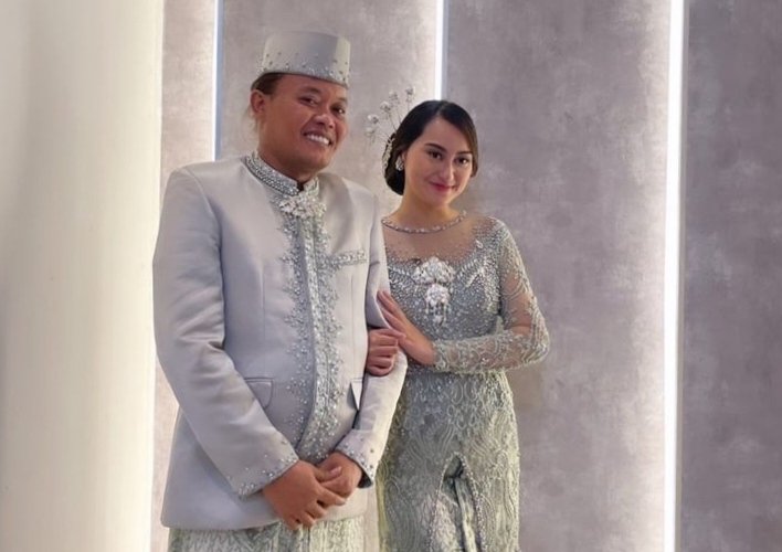 Heboh, Sule dan Memes Prameswari Pamer Foto Berbaju Pengantin, Netizen: Happy Wedding Day! 