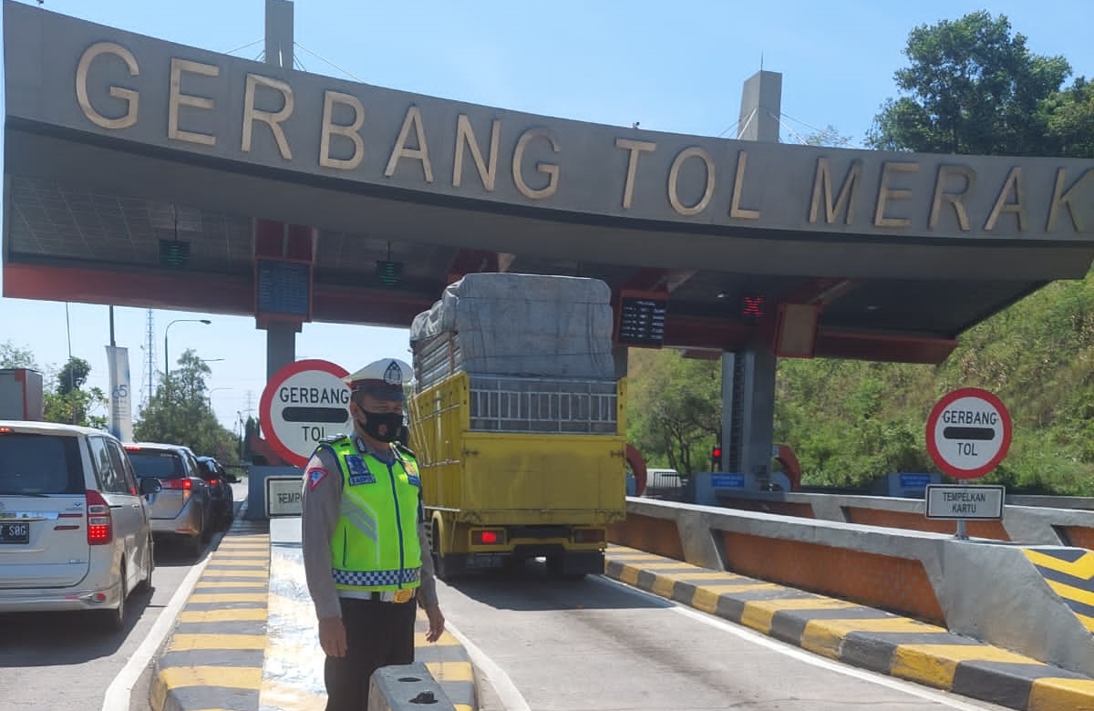 Info Arus Mudik Terkini: Antrean Kendaraan Mengular di Exit Tol Jakarta-Merak hingga 1,5 Km 