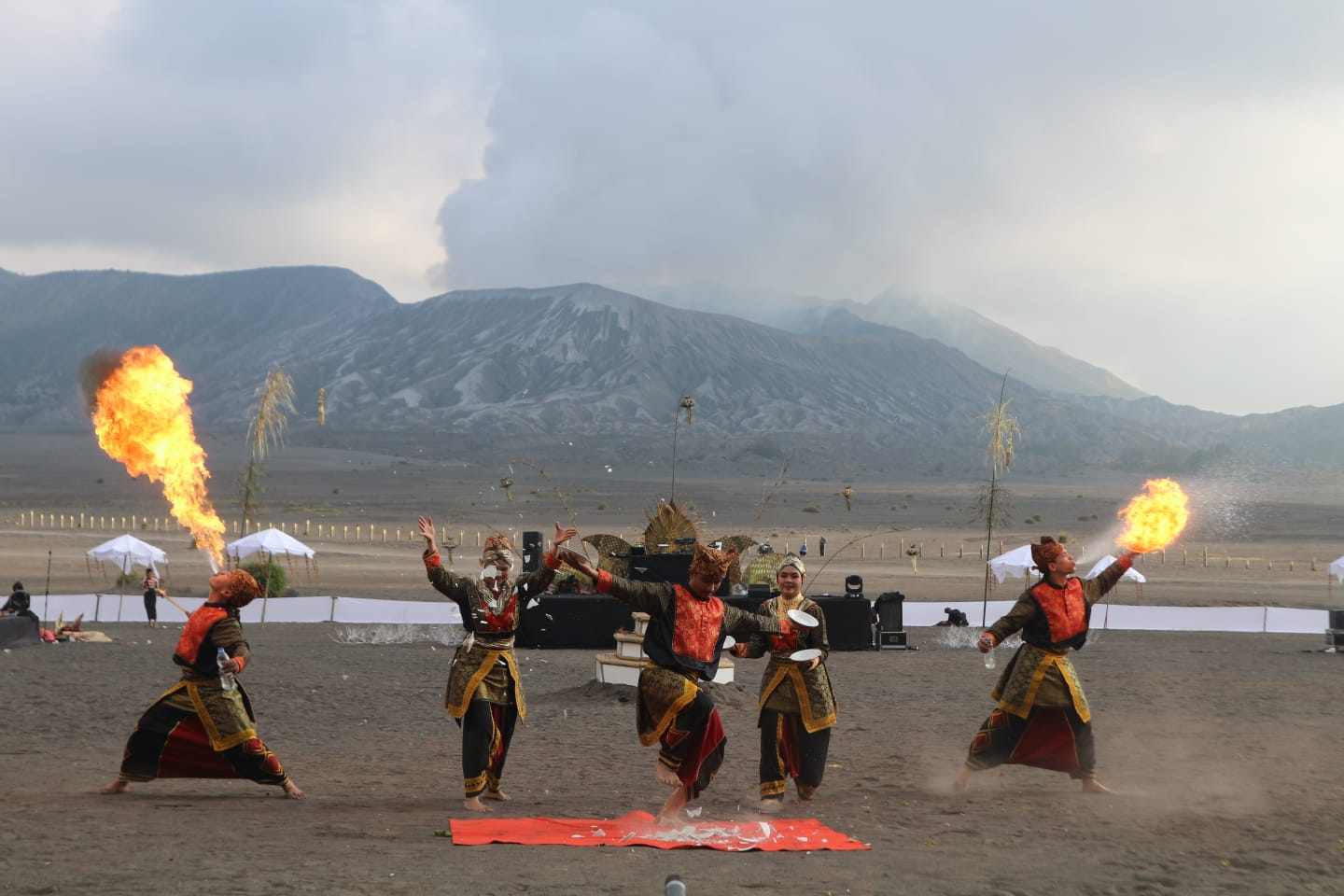 Eksotika Bromo 2025: Sumatera Barat dengan Tari Piring, Jambi dengan Tari Basale khas Suku Anak Dalam
