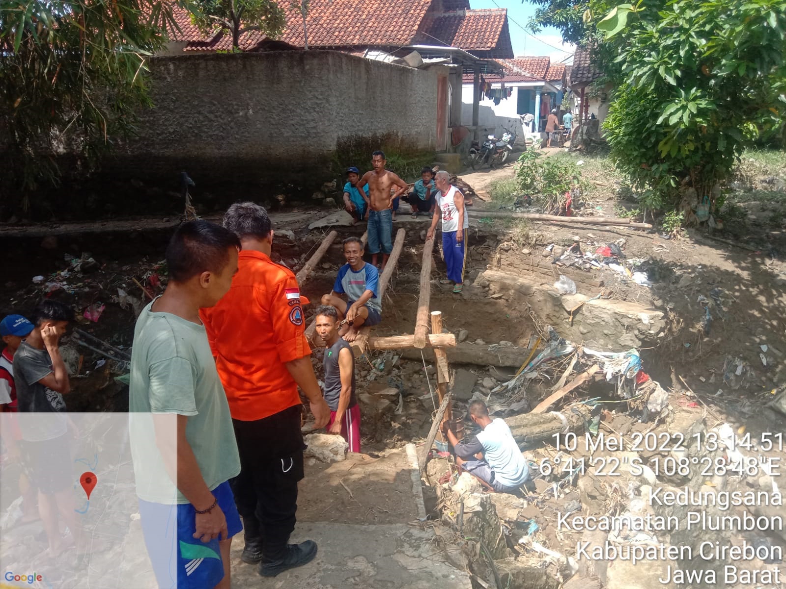 Hujan Deras, Jembatan Penghubung Desa Ambruk