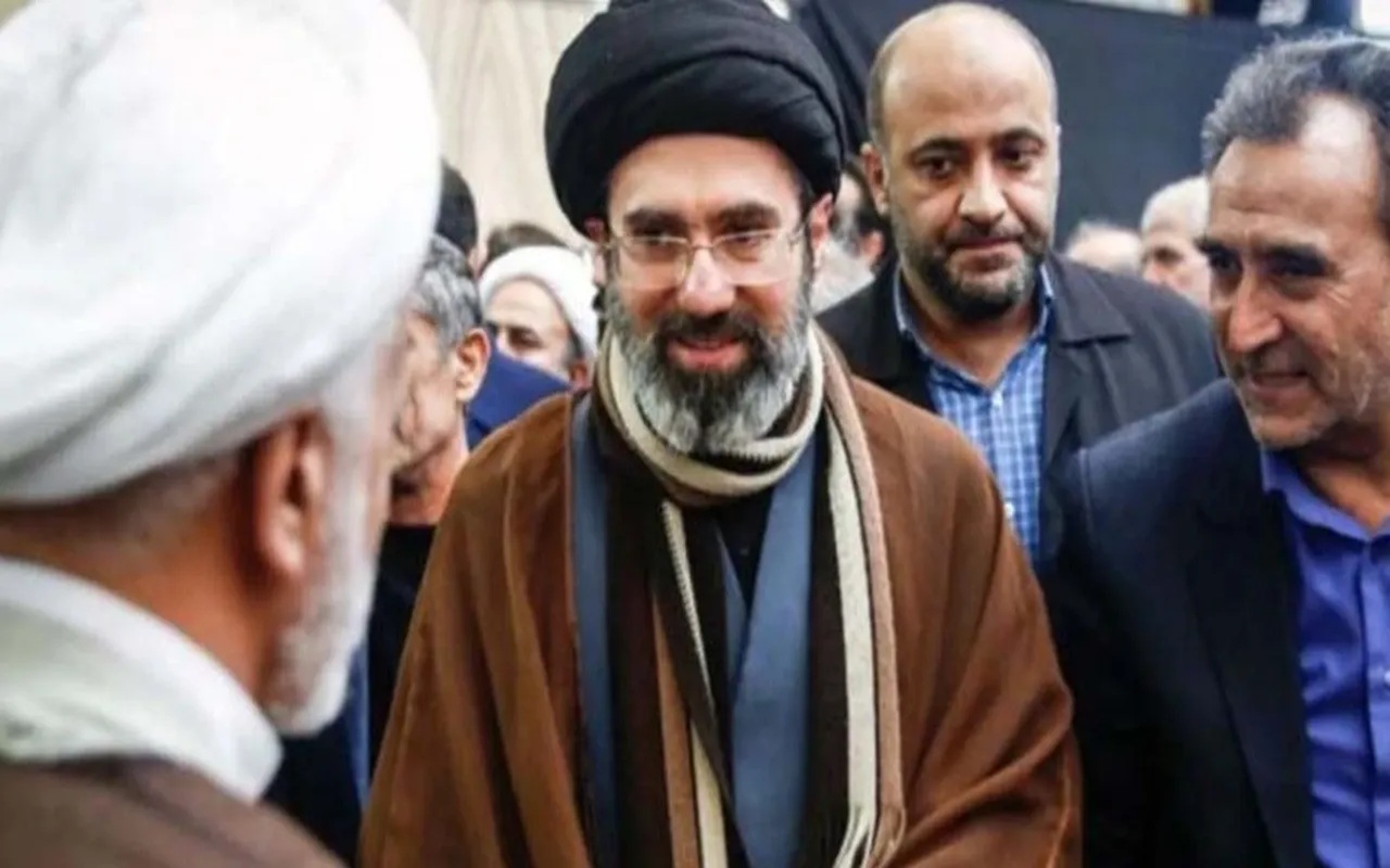 Siapa Mojtaba Khamenei? Putra Ali Khamenei yang Mendukung Strategi 'Poros Perlawanan'