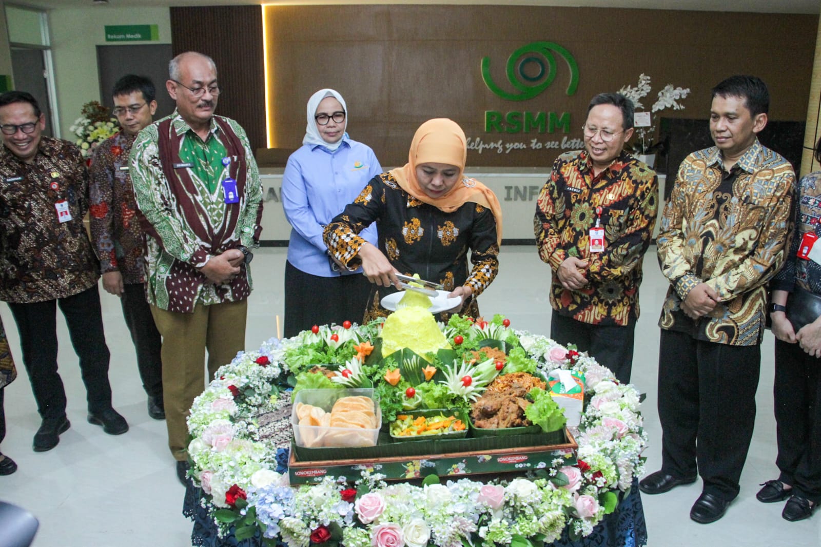 Khofifah Resmikan Rumah Sakit Mata Lima Lantai di Ketintang, Setahun Layani 67.738 Pasien