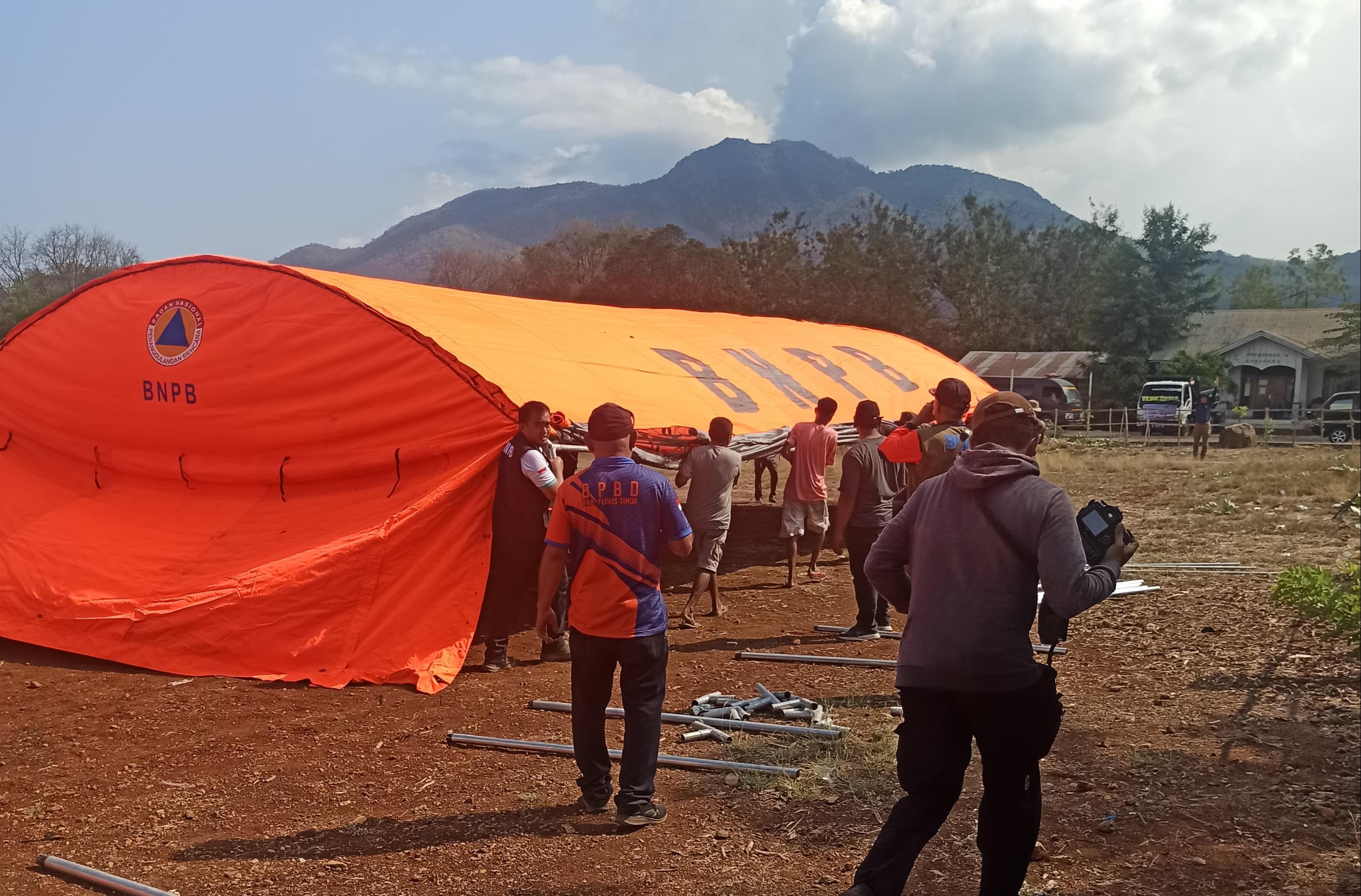 Pengungsi Gunung Lewotobi Laki-Laki Terus Bertambah, BNPB Siapkan Titik Pengungsian Baru 