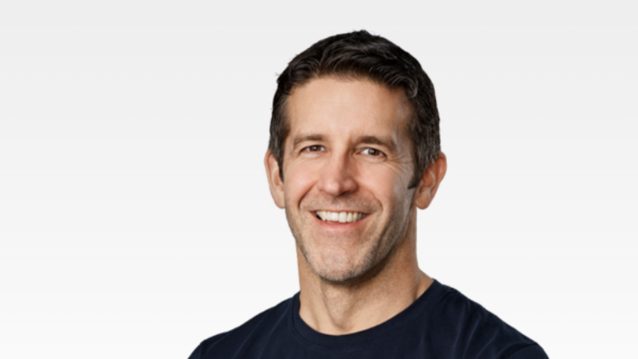 Profil John Ternus CEO Baru Apple Gantikan Tim Cook, Ini Fakta Menariknya