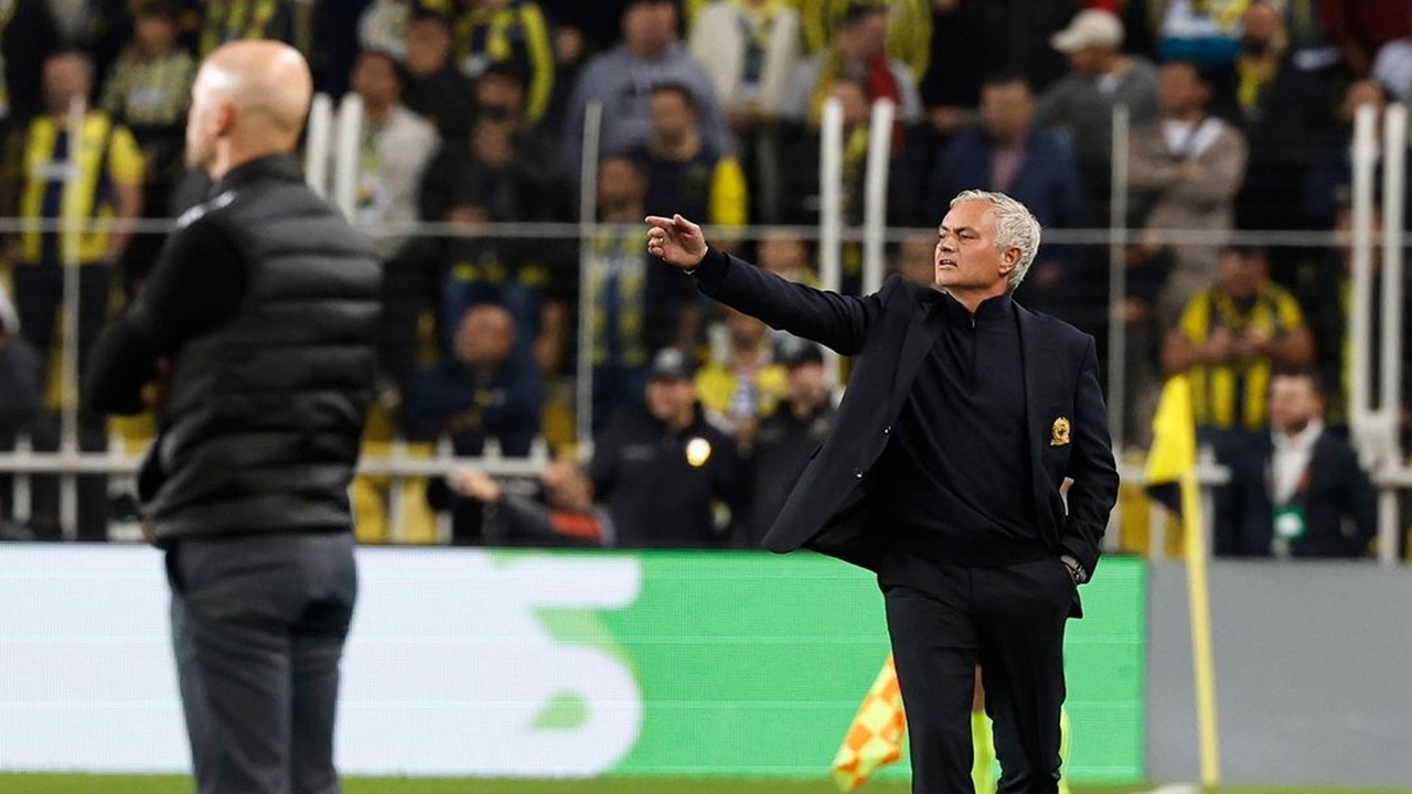 Hasil Pertandingan Fenerbahce vs Manchester United Liga Europa 2024/25: Jose Mourinho Diusir Wasit!