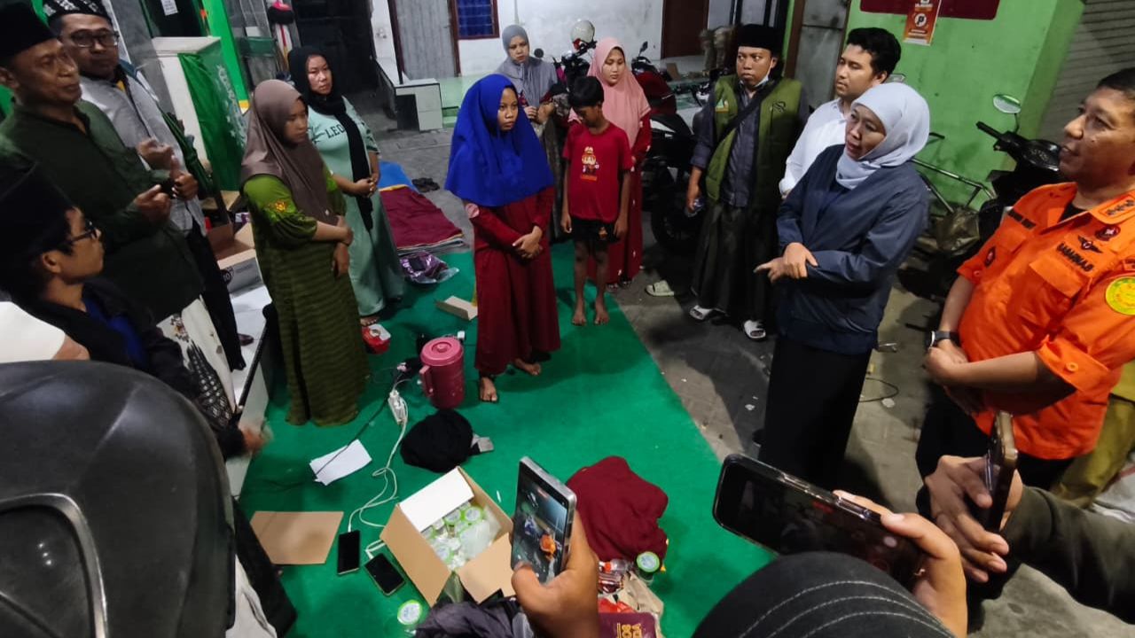 Khofifah-Emil Tinjau Reruntuhan Musala Ponpes Al Khoziny, Pastikan Penanganan Korban Optimal