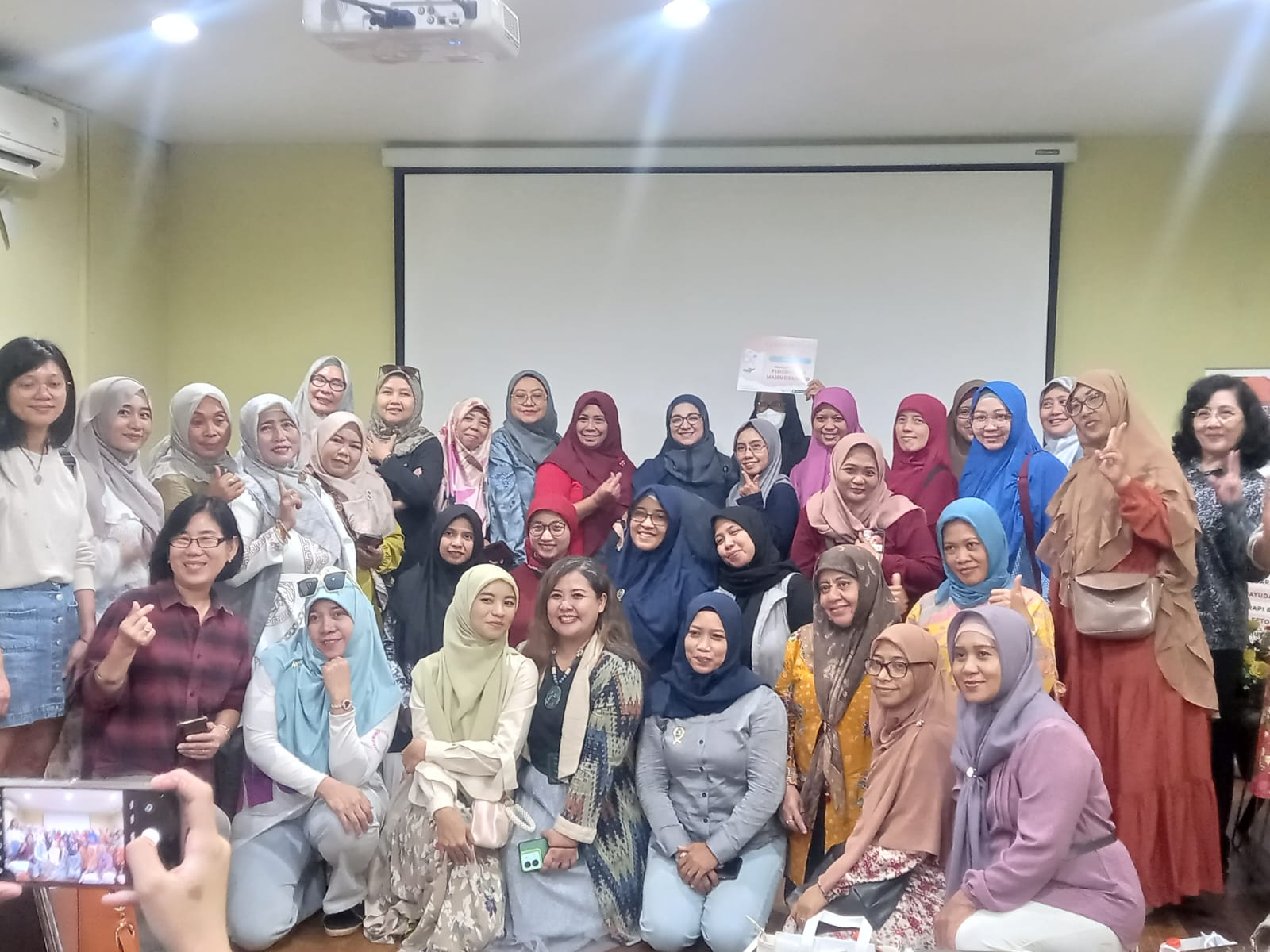 Mengelola Stres dan Gaya Hidup, Tips Kesehatan untuk Wanita Usia Menopause