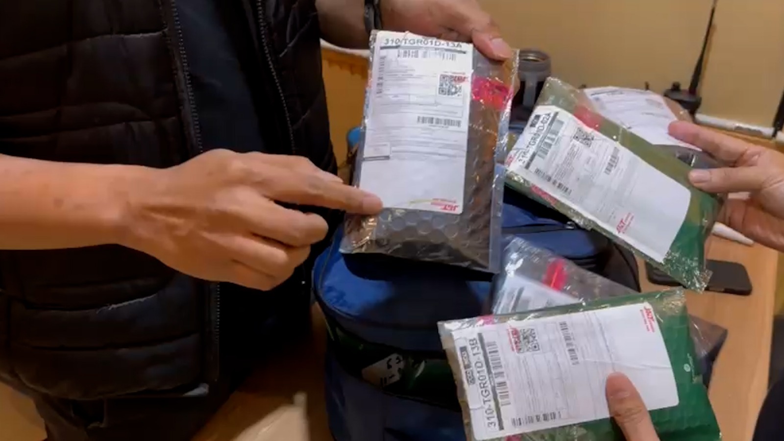 Modus Kirim Narkoba Pakai Paket Online Disergap Polisi, Barang Bukti Ganja 2,3 Kg Terungkap