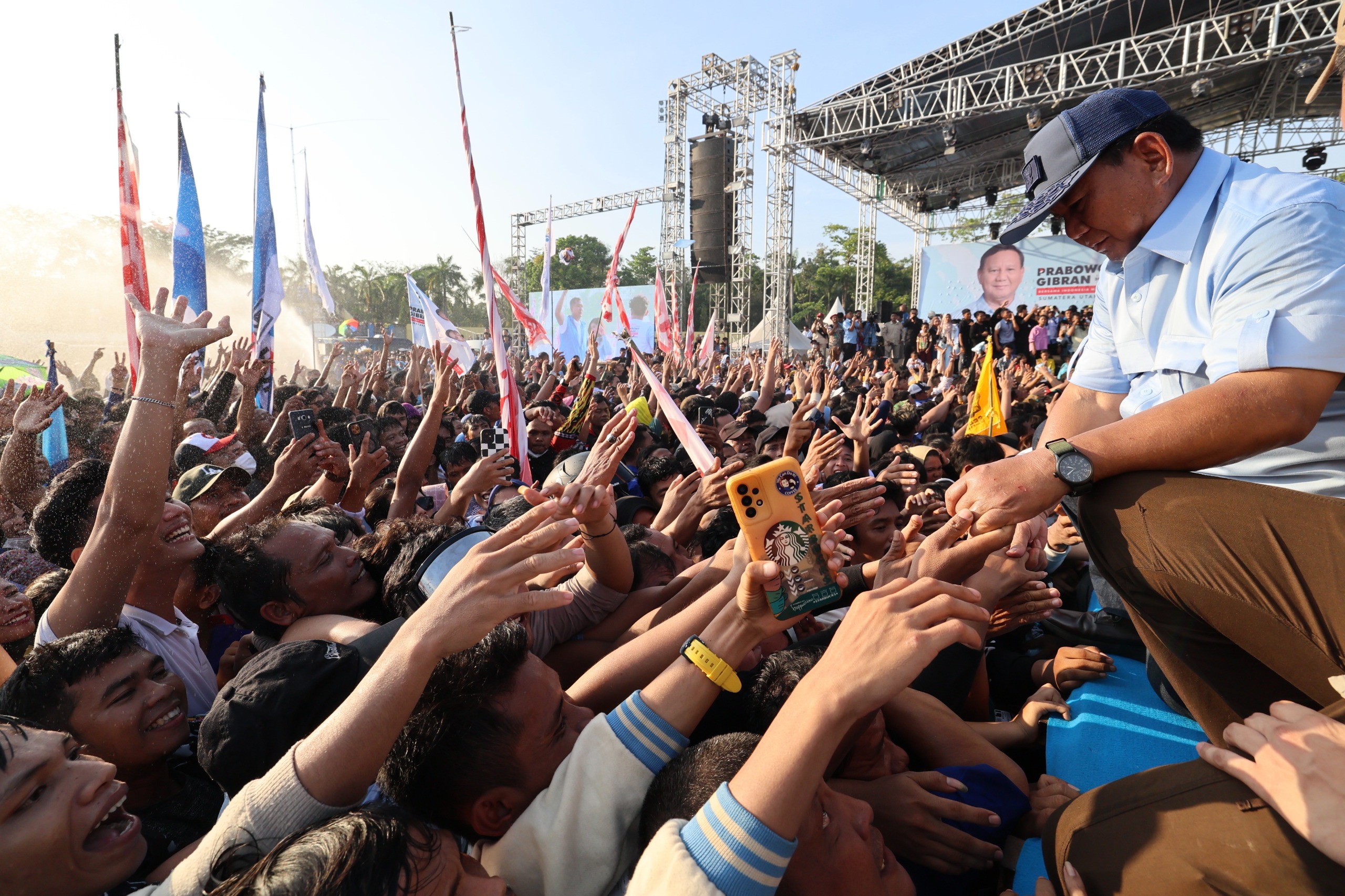 Masyarakat Sumut Dukung Program Makan Siang Prabowo di Sekolah 