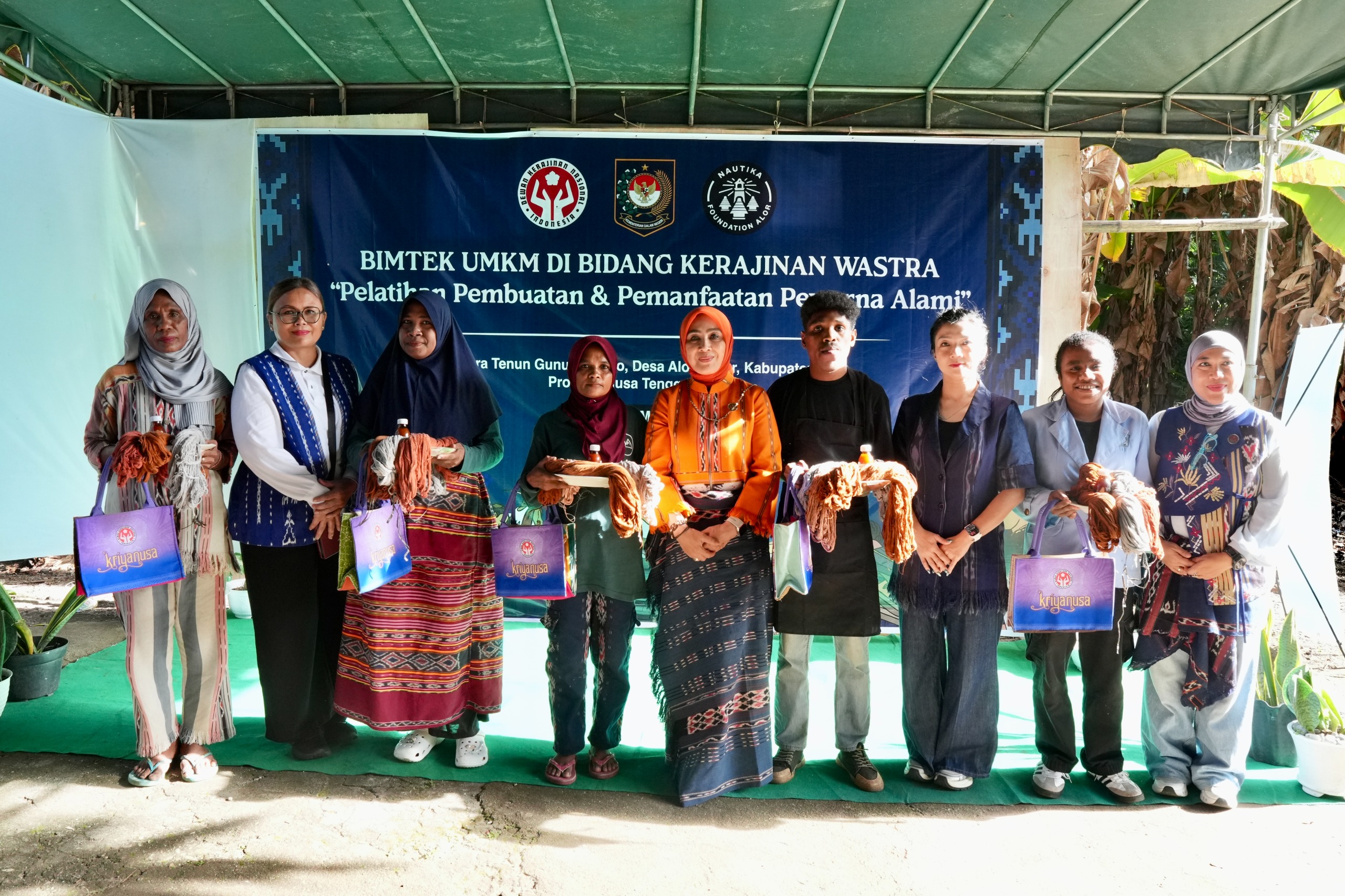 Bekali Keterampilan Wastra, Dekranas Gelar Bimtek bagi UMKM Alor