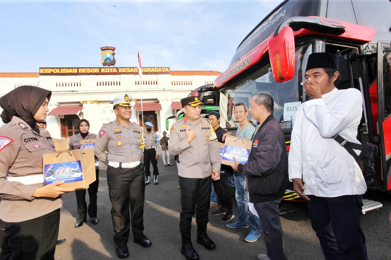 Polrestabes Surabaya Berangkatkan Dua Bus Mudik Gratis ke Jakarta