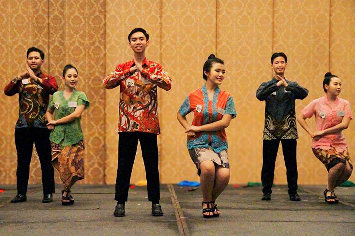 Persiapan Finalis Koko Cici Jatim 2024 dari Public Speaking, Bahasa Mandarin, hingga Catwalk Makin Mantap