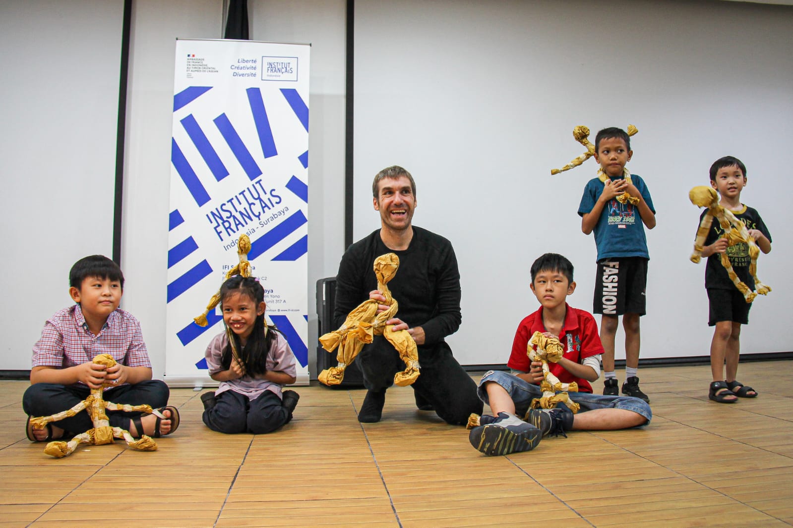 IFI Gelar Kelas Membuat Boneka Prancis Marionette, Anak-anak Sambut Antusias