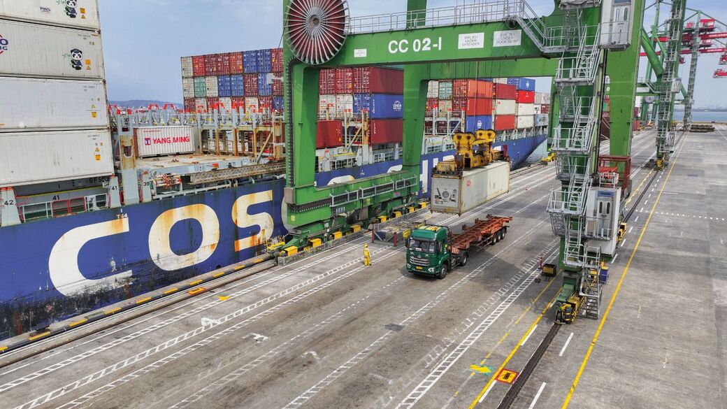 Perdana, Terminal Teluk Lamong Melayani Ekspor Multimoda dari Semarang ke Surabaya