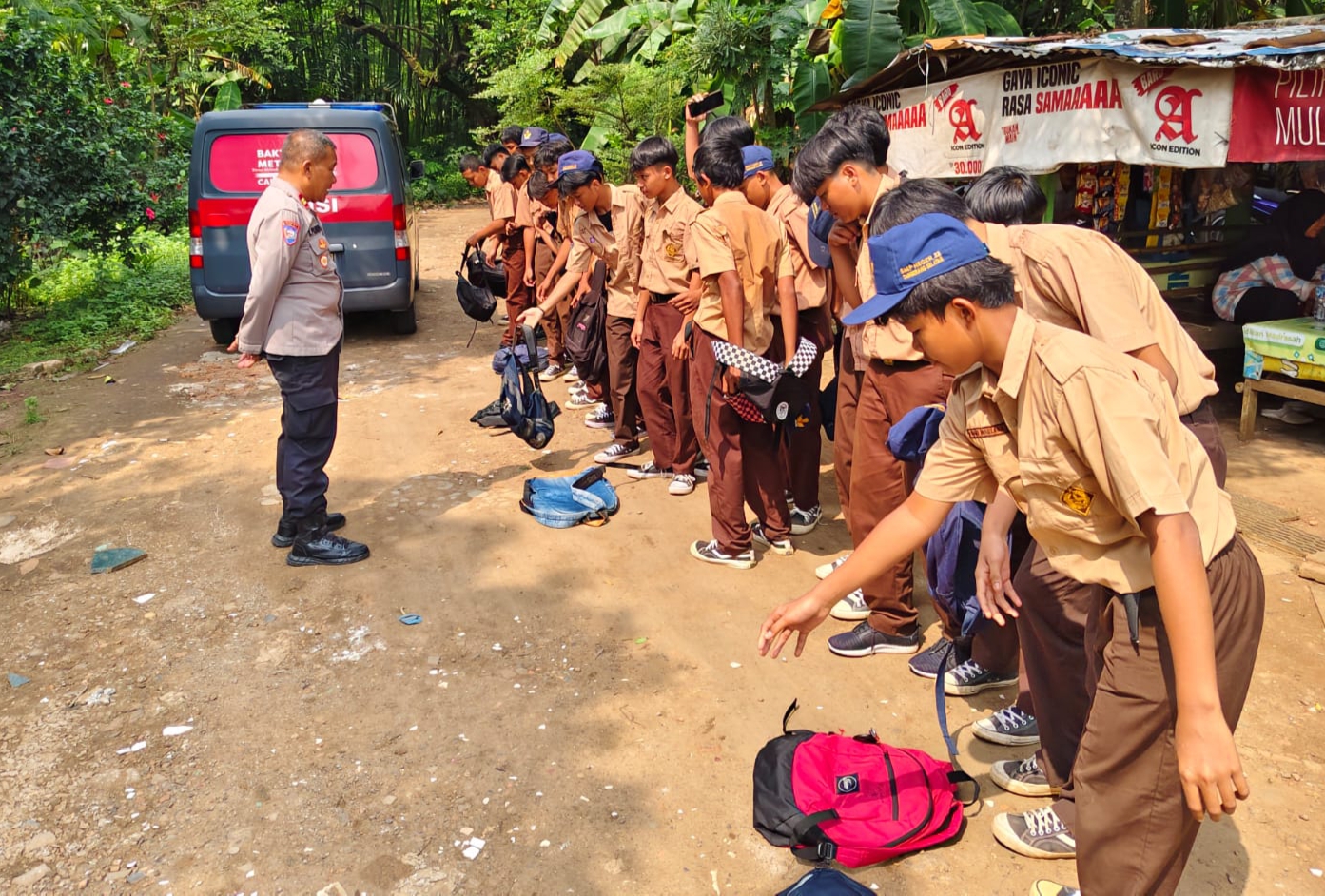 Cegah Tawuran, Puluhan Pelajar Sedang Nongkrong di Pondok Aren Dibubarkan Polisi