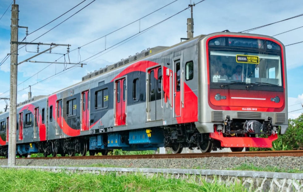 Pengguna KRL Diprediksi Melonjak saat HUT TNI ke-80, KAI Commuter Siapkan Antisipasi