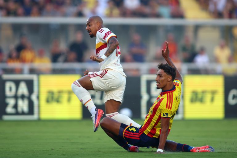 Lecce vs Roma 0-4: Malen Cetak Brace, Giallorossi Puncaki Klasemen Serie A