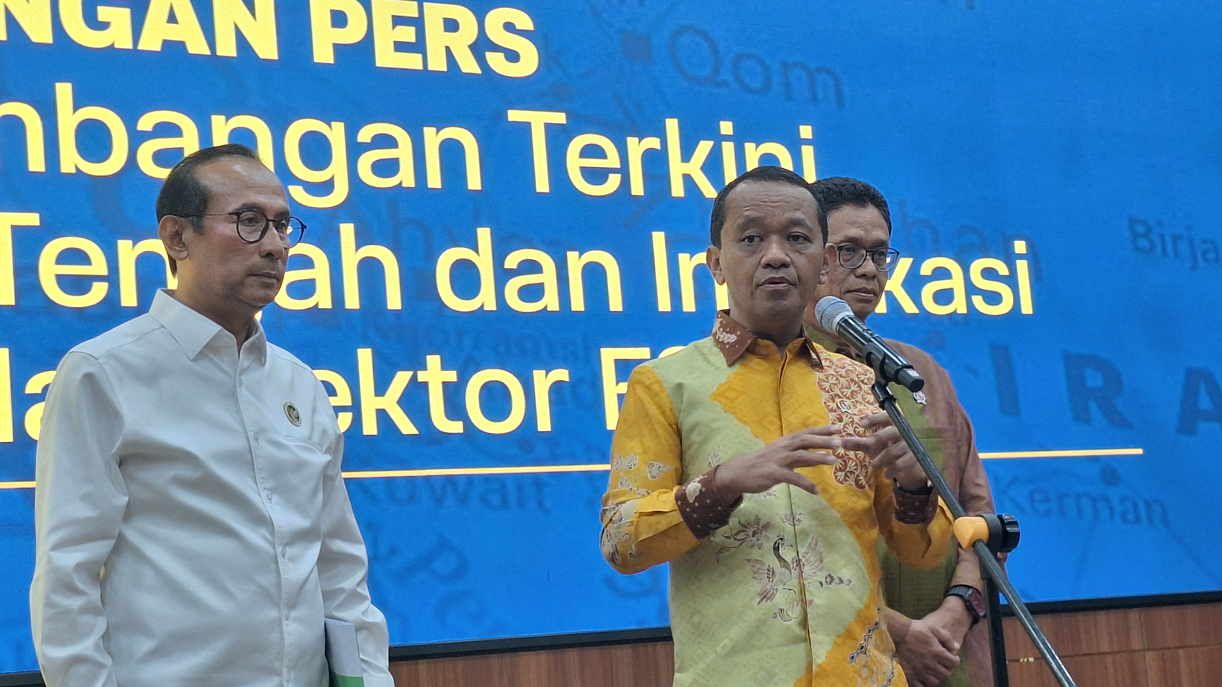 Selat Hormuz Ditutup, Menteri Bahlil Ungkap Kondisi Stok Minyak di Indonesia 