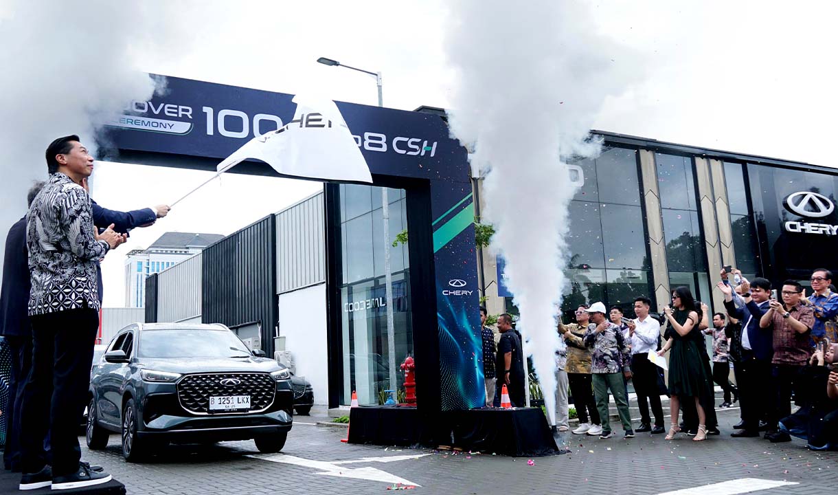 Kejutan Istimewa Tandai Serah Terima 100 Unit Chery TIGGO 8 CSH Kepada Konsumen Indonesia