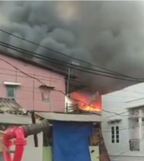 Kebakaran di Kampung Melayu, 10 Rumah Ludes Terbakar