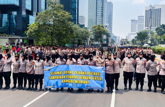Polwan Jadi Benteng Terdepan Pengamanan Demo: Selamat Datang Pejuang Aspirasi