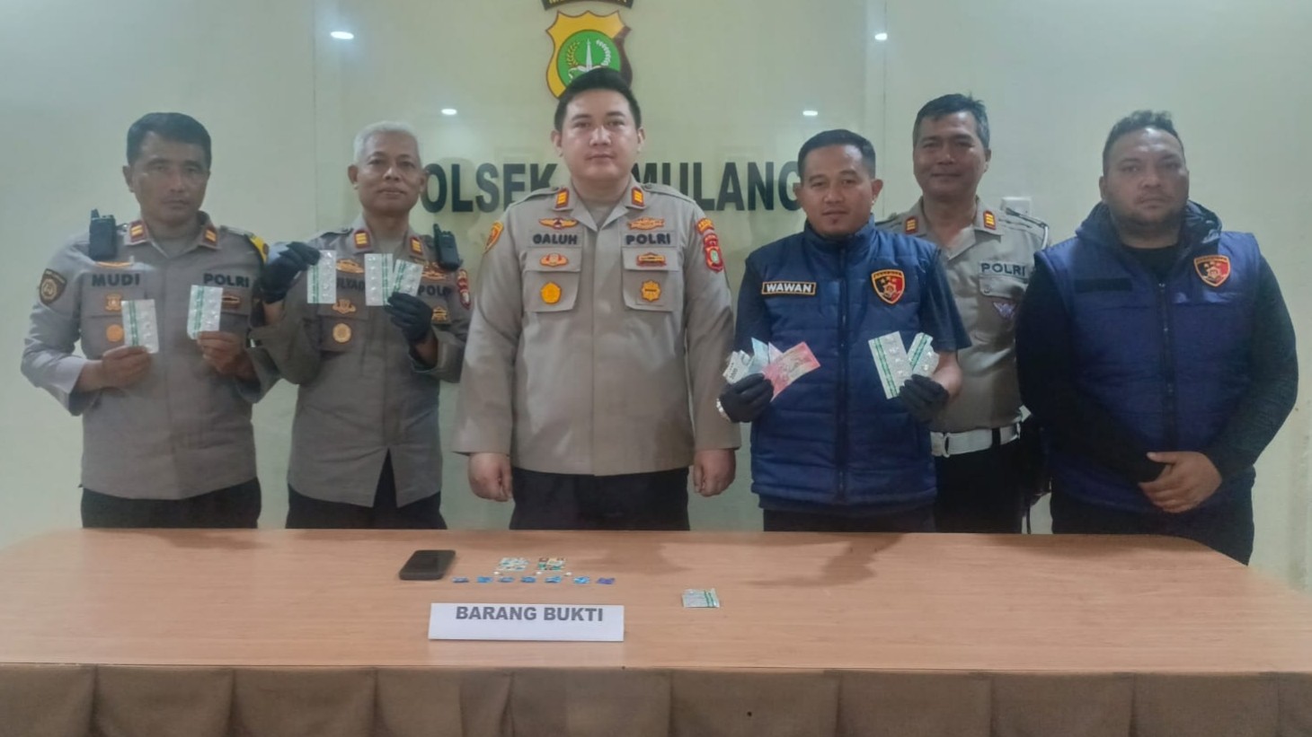 Pura-pura Ngopi di Kafe, Pria Curi HP dan Simpan Puluhan Obat Terlarang di Pamulang