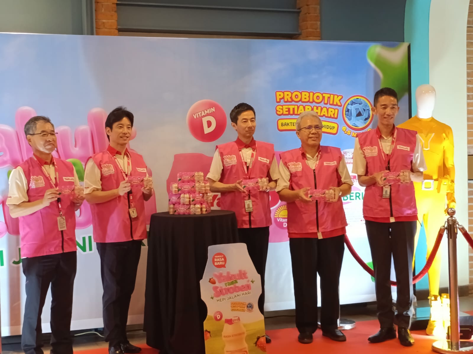 Yakult Tambah Pilihan Rasa, Varian Stroberi Siap Dukung Kesehatan Usus dan Pencernaan
