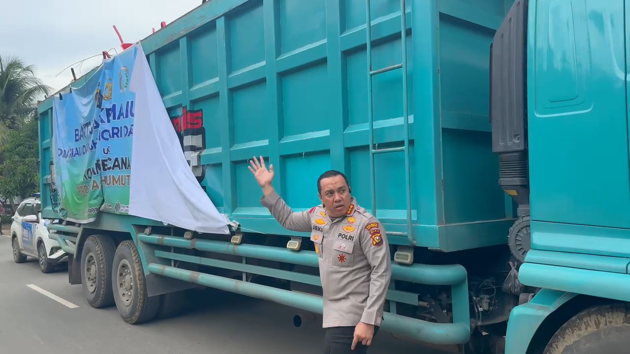 9 Jam Penuh Perjuangan, Kombes Jeki Kawal Ribuan Alat Berat untuk Keruk Lumpur Banjir Sumbar