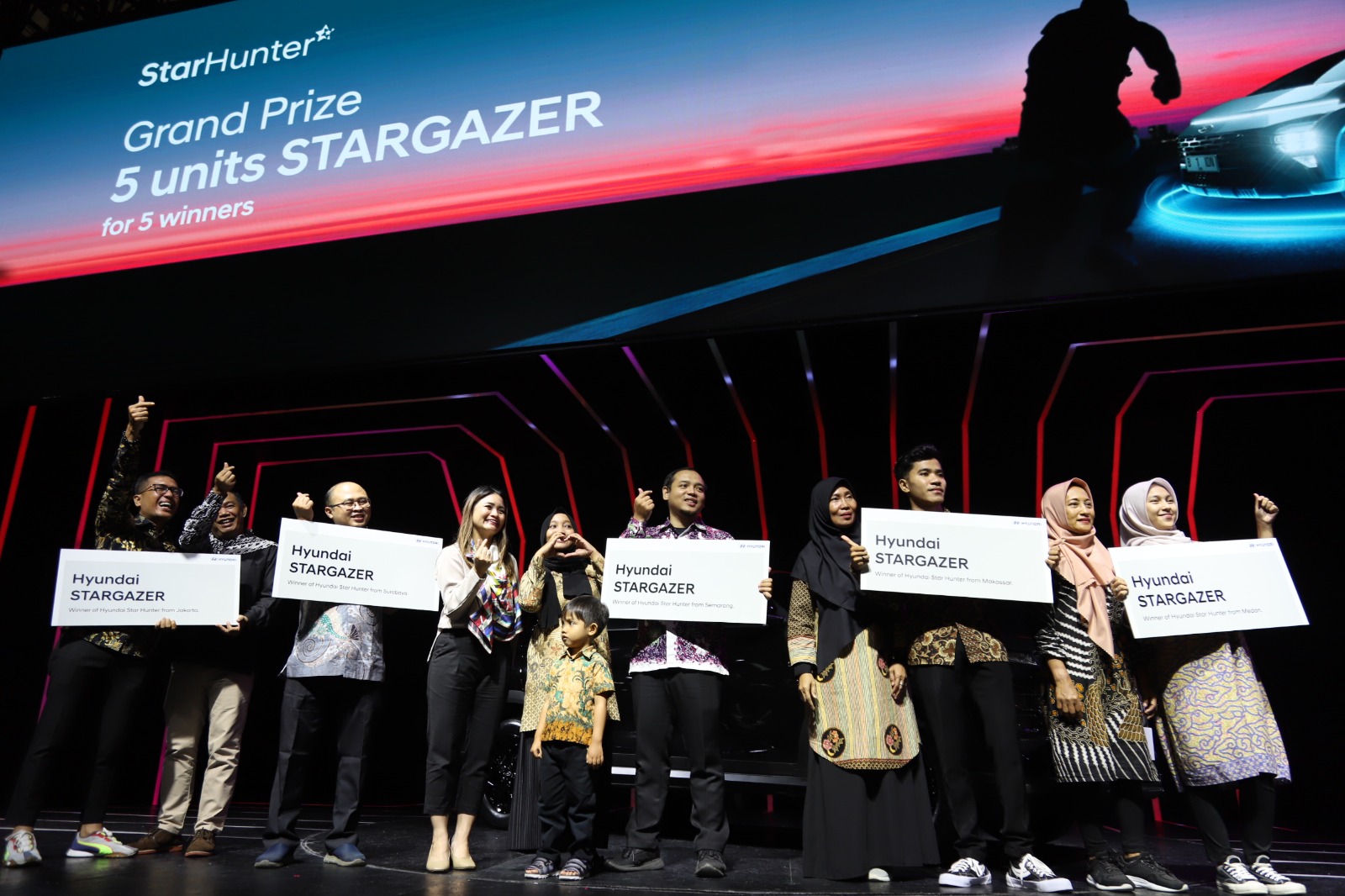 5 Pemenang Hyundai StarHunter Serah Terima Grand Prize Unit Stargazer di IIMS 2023