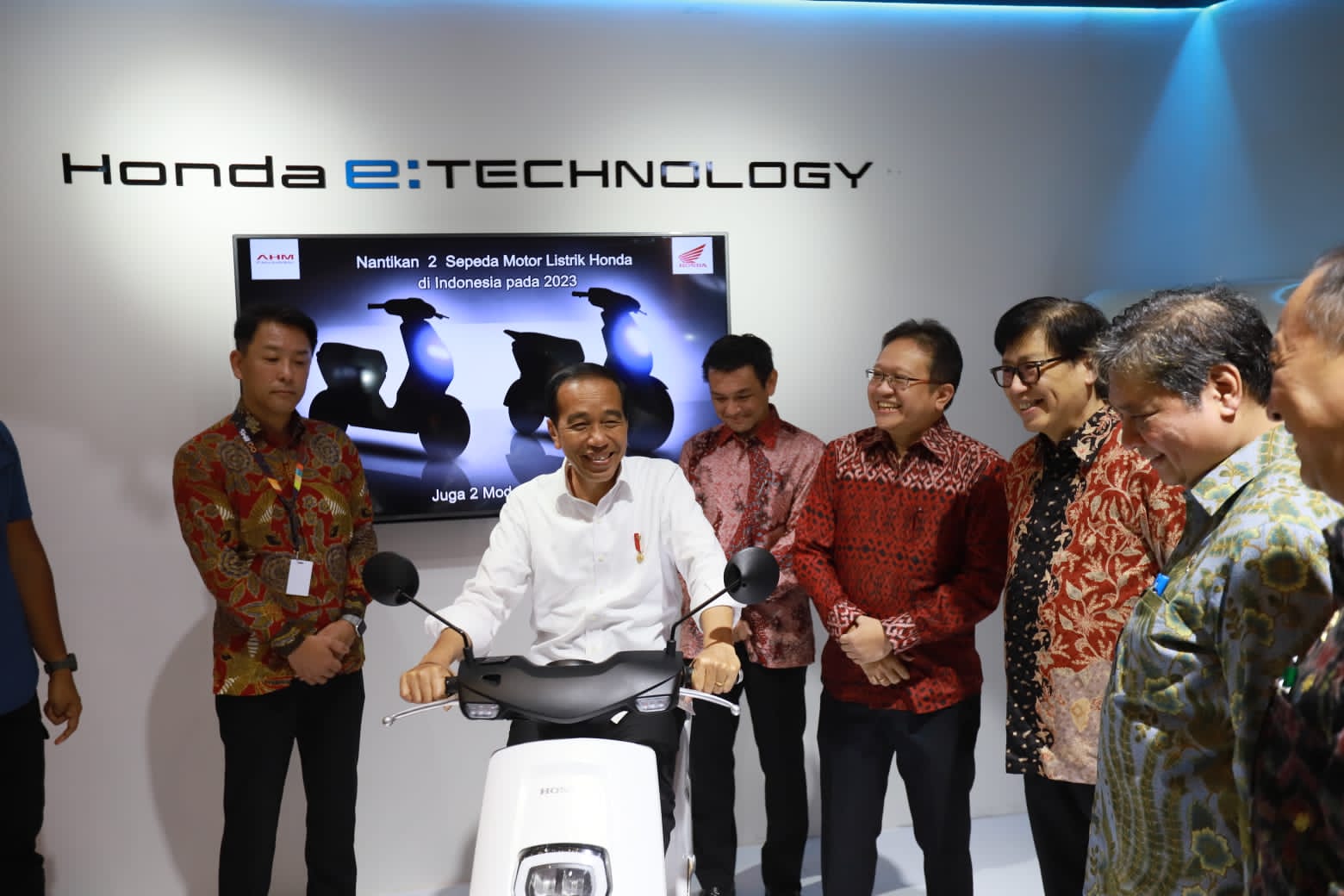 Gelaran IIMS 2023 jadi Pembuka Gerbang Pengenalan Kendaraan Listrik, Jokowi: Dari Combustion Digeser Sedikit-sedikit