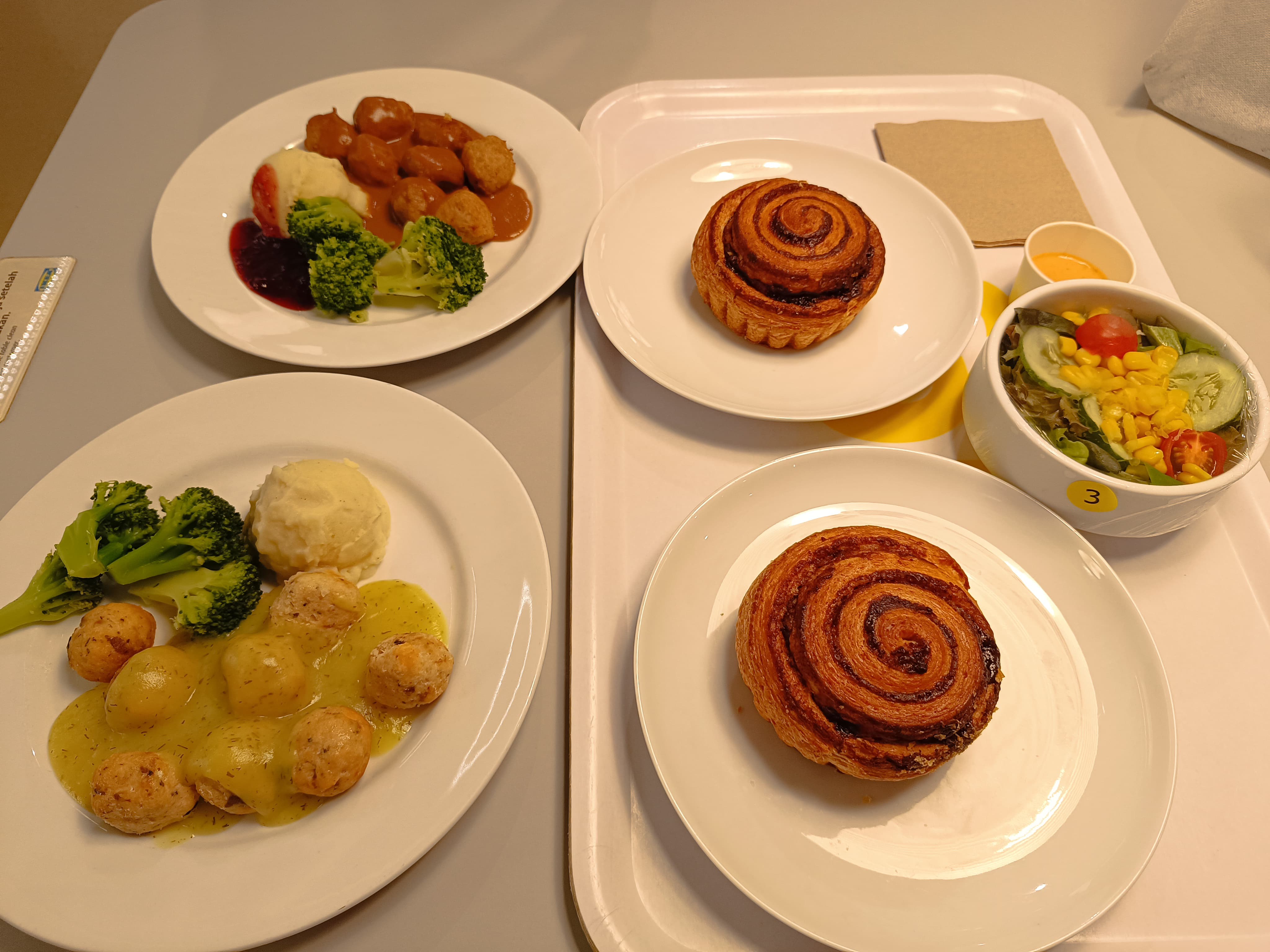 Menu Food and Beverages Wajib Coba di IKEA Surabaya