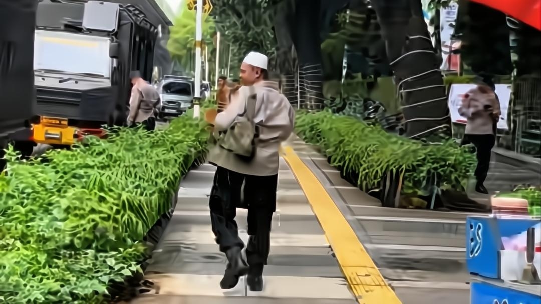 Viral Polisi Catcalling Wanita di Depan Mabes Polri, Kapolda Metro Turun Tangan!
