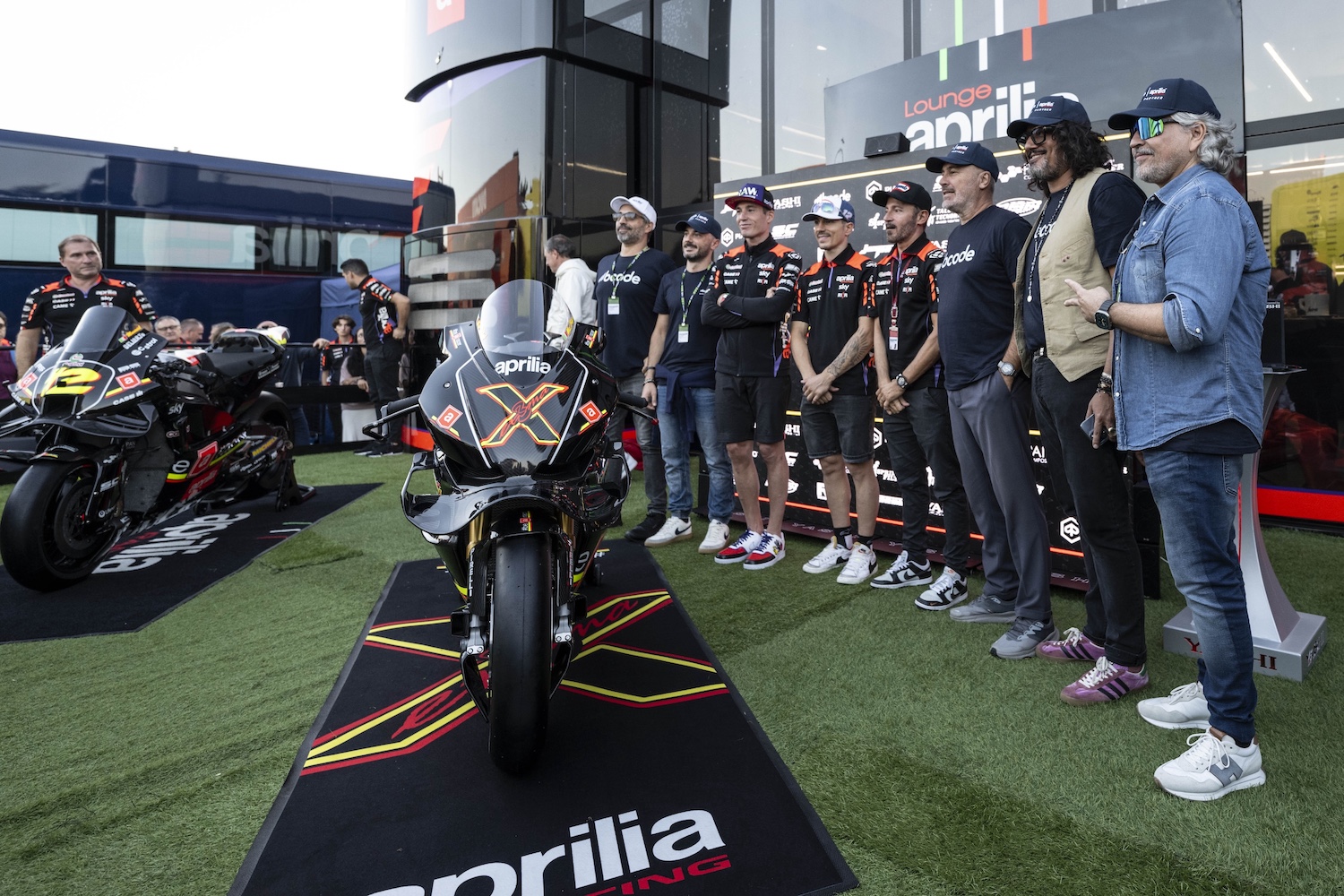 Aprilia Racing Kenalkan Sponsor Baru di Peluncuran Aprilia RSV4 X ex3ma