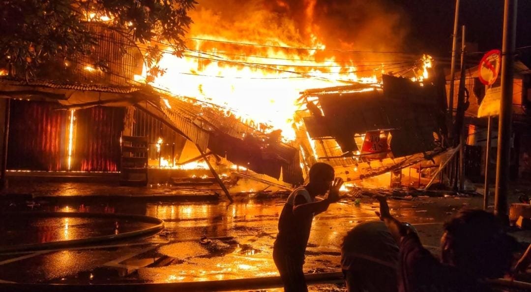 Pasar Gembrong Terbakar, Api Melalap 400 Bangunan Akibat Korsleting Listrik  