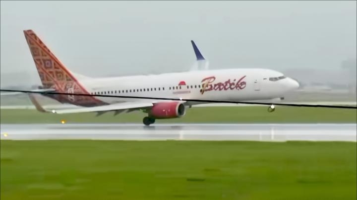 Batik Air Jelaskan Penyebab Pesawat PK-LDJ Miring Saat Mendarat di Bandara Soetta