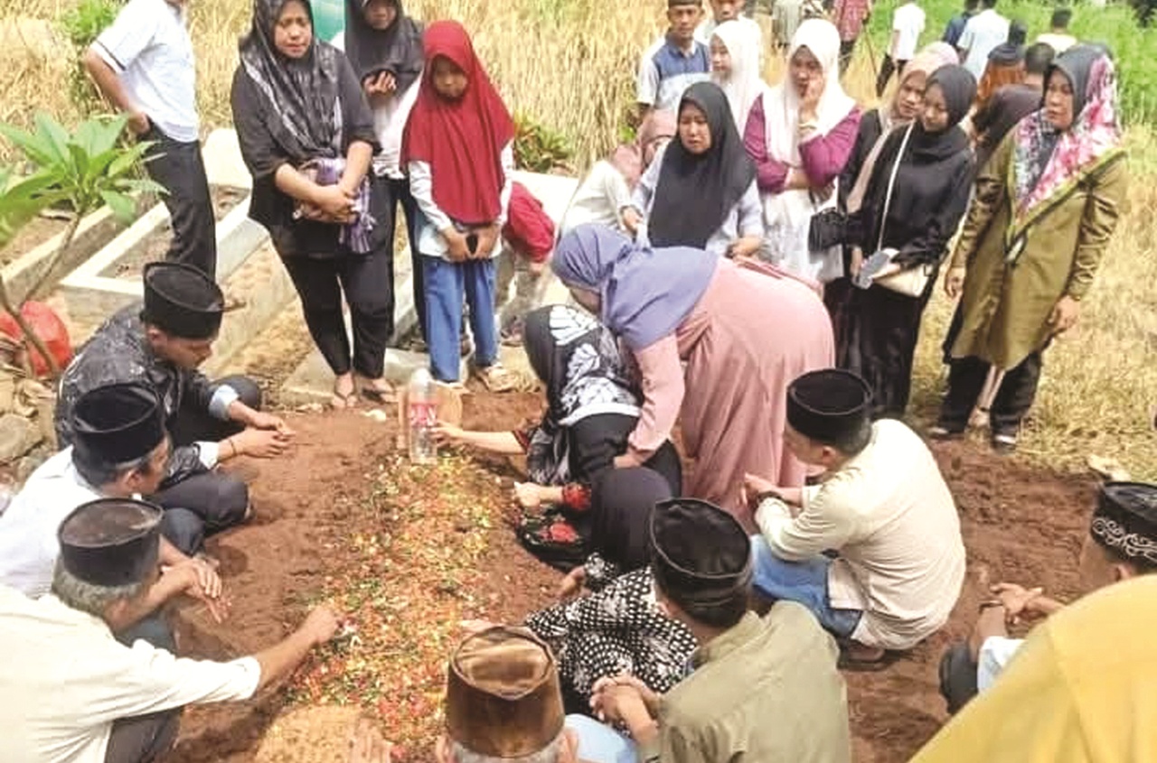 Kades Kelau Diduga Gantung Diri, Tapi Keluarga Curiga Dibunuh, Langsung Minta Ekshumasi