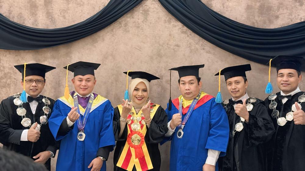 Eric Hermawan, Dari Jalan Becek di Madura hingga Toga Wisuda Unitomo dan Kursi Senayan