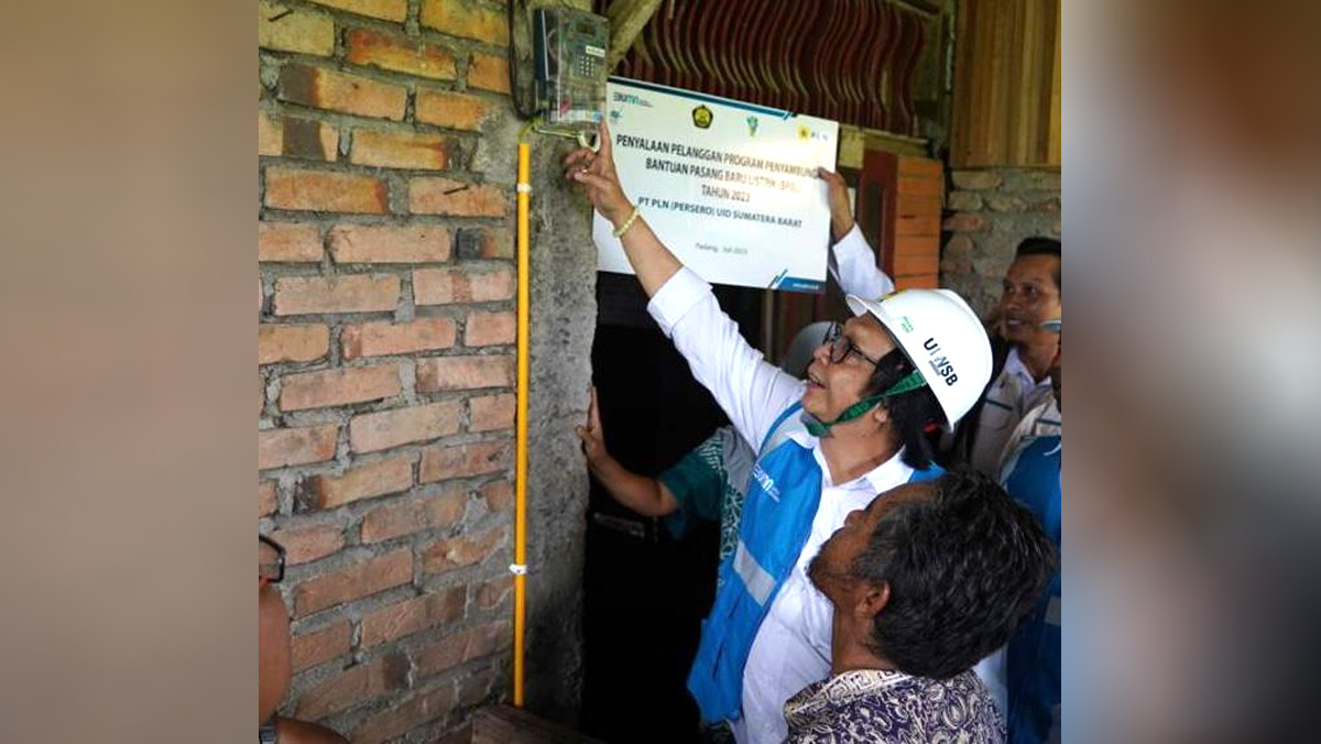 Kebut Rasio Elektrifikasi, PLN Targetkan Realisasi Bantuan Sambung Baru 10.250 Keluarga di Lima Provinsi