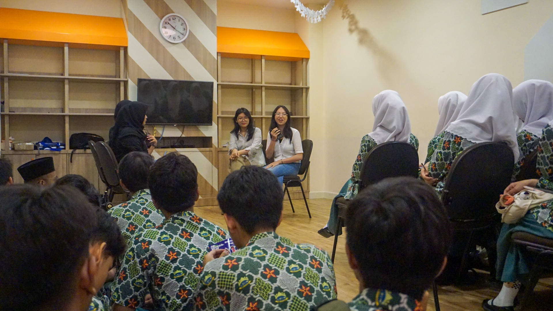 TEDxSurabaya Youth: Diskusi Panel Bertemakan Peningkatan Peran Perempuan di Teknologi