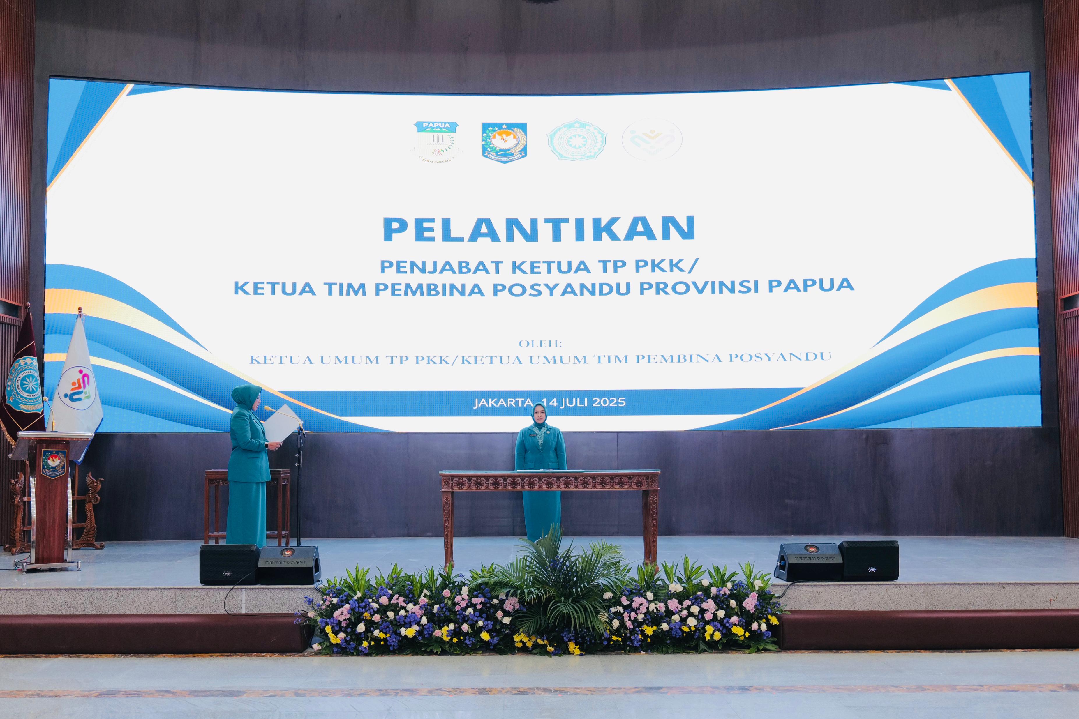 Tri Tito Karnavian Lantik Tyas Fatoni sebagai Penjabat Ketua TP PKK dan Ketua Pembina Posyandu Provinsi Papua