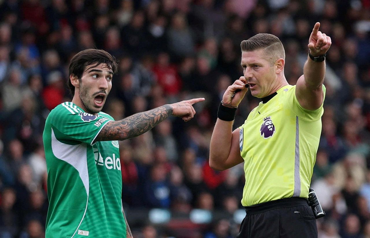 Premier League Bikin Terobosan, Percakapan Pemain dan Wasit Kini Bisa Didengar