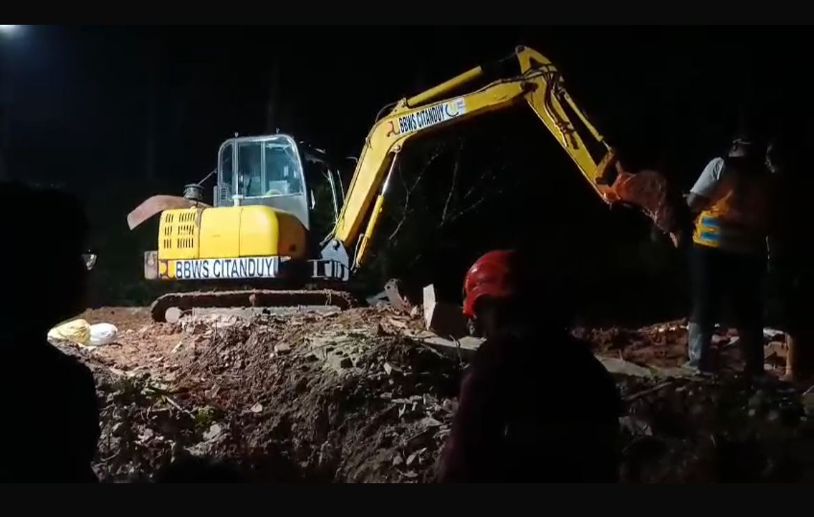 Longsor di Cilacap Tewaskan 2 Orang, 21 Masih Dicari Tim Gabungan