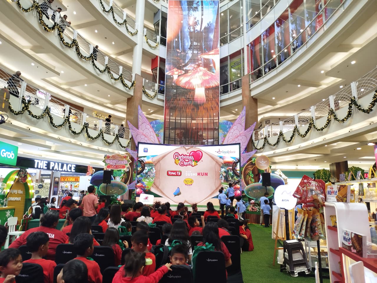 Sambut Sukacita Natal, Royal Plaza Gelar Christmas Charity
