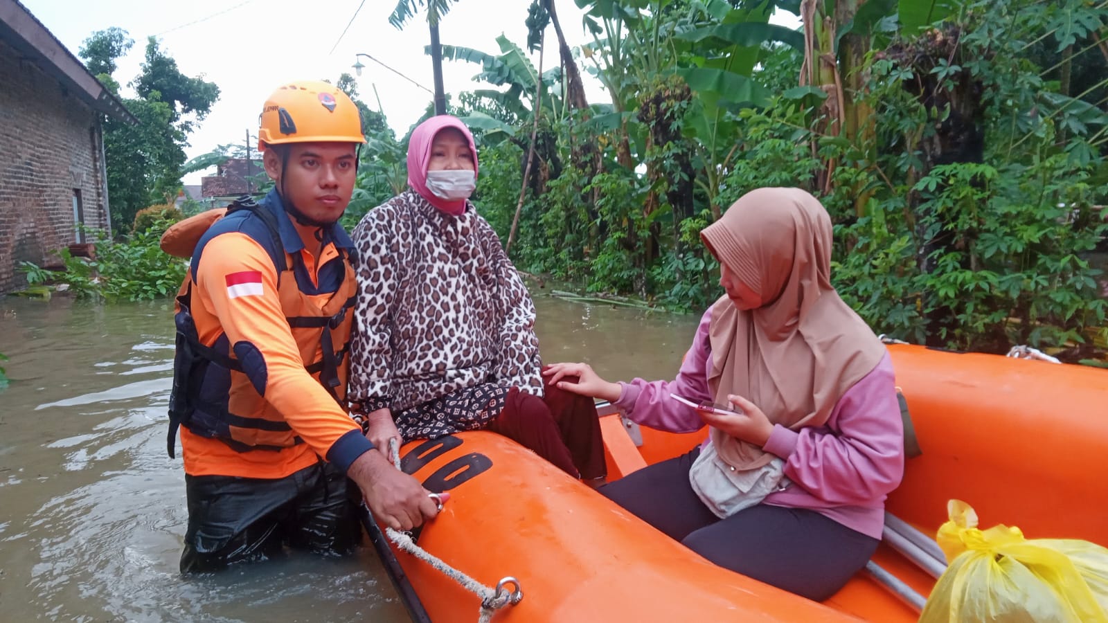 Banjir Masih Menggenangi Jepara, 442 Orang Menungsi 